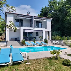 https://apartments-madlen.in-istria.net